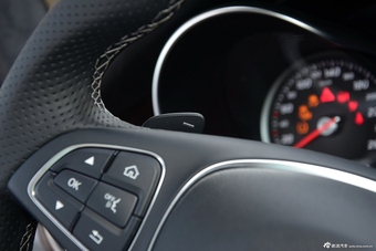 2016款奔驰V级 V260 2.0T自动尊贵版