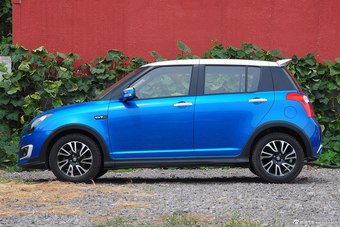 2015款雨燕1.5L手动限定版