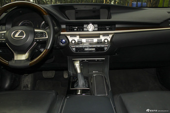 2015款雷克萨斯ES 2.5L自动300h豪华版