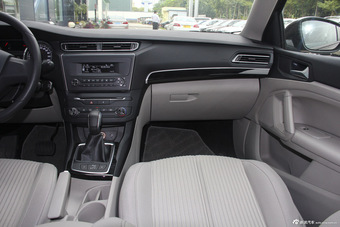 2014款东风标致408 1.8L自动豪华版