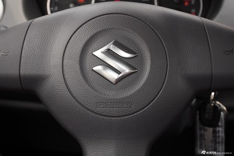 2015款雨燕1.5L手动限定版