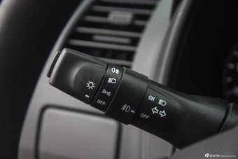 2015款五十铃D-MAX 2.5T手动四驱基本型