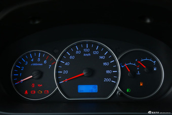 2014款五菱宏光S 1.5L 手动标准型