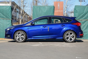 2015款福克斯ST 2.0T手动标准版