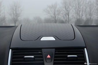 2016款吉利帝豪1.5L自动RS两厢向上版图片