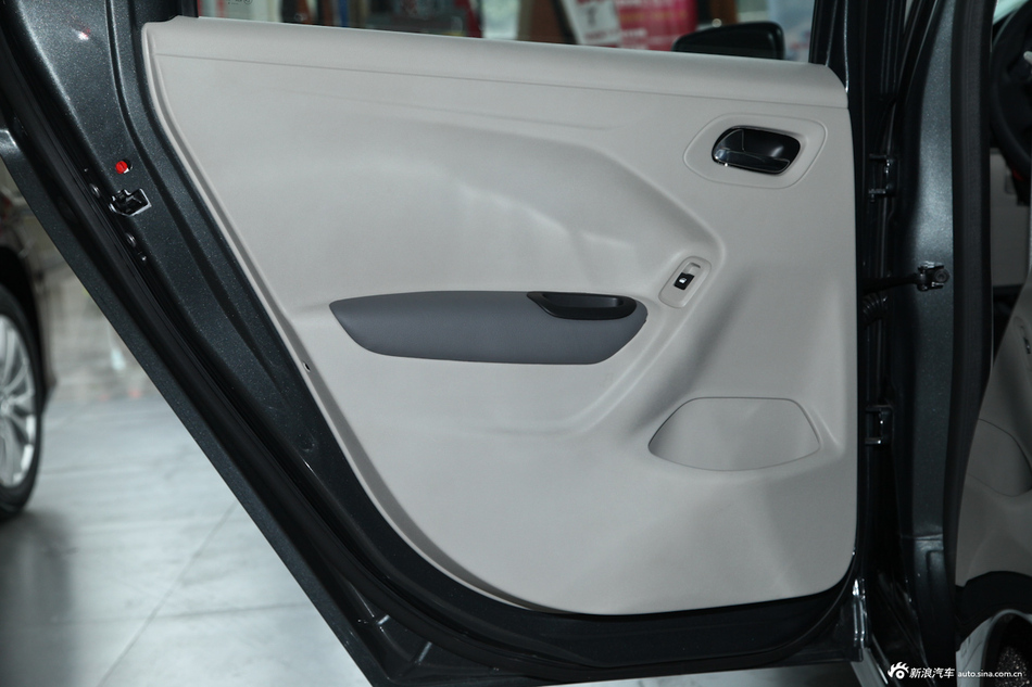 2014款爱丽舍1.6L手动时尚型