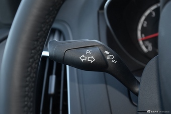 2015款福克斯ST 2.0T手动标准版