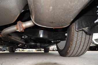 2016款奔腾B70 2.0L自动尊享型