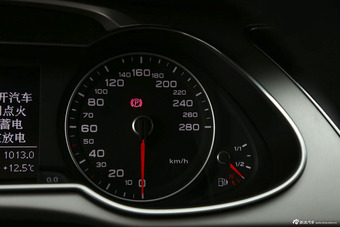 2015款奥迪A4L 45TFSIquattro个性运动型