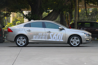 2016款沃尔沃S60L 2.0T自动 T5智驭版