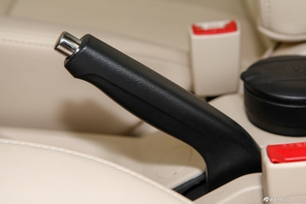 2013款风云2 1.5L手动掀背锐意版