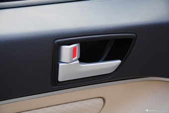 2015款绅宝D20两厢1.3L手动乐活版