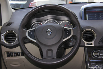 2014款雷诺科雷傲2.5L四驱豪华版