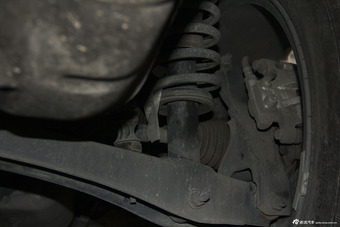 2014款指南者改款2.4L四驱豪华导航版