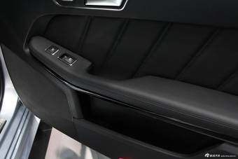 2014款奔驰E级内饰