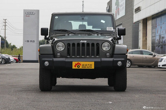 2015款牧马人2.8TD自动四门舒享版Sahara