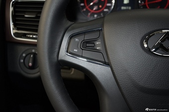 2016款上汽大通G10 2.0T自动旗舰版