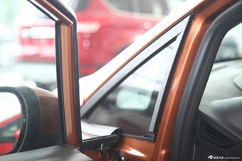 2013款嘉年华三厢1.5L自动时尚型图片