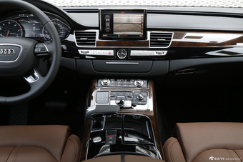 2016款奥迪A8L 3.0T自动45TFSI quattro豪华型