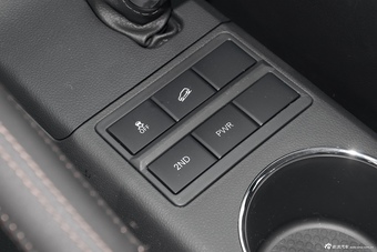 2016款北京BJ40L 2.3T自动四驱尊享版