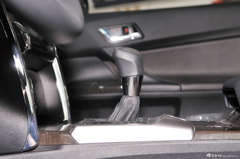 2013款锐志2.5V自动尚锐版