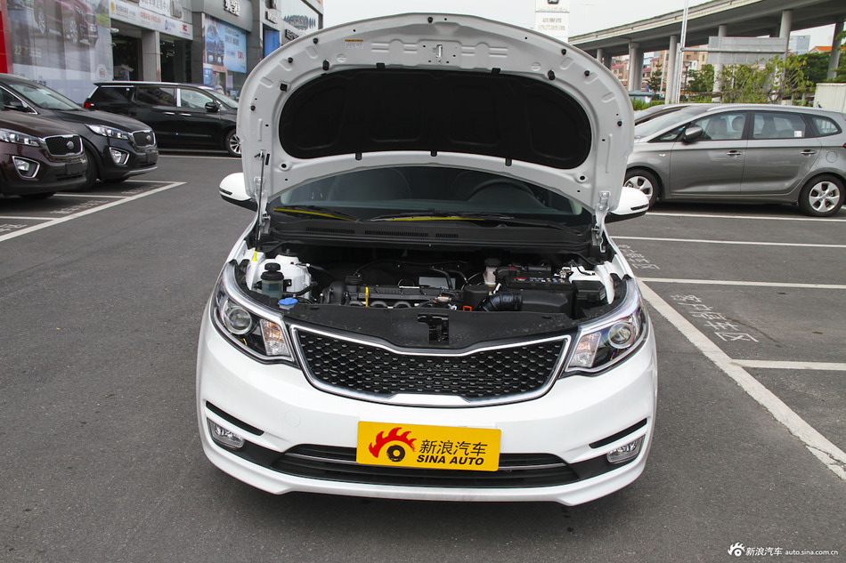 2015款起亚K2 1.6L自动Premium三厢