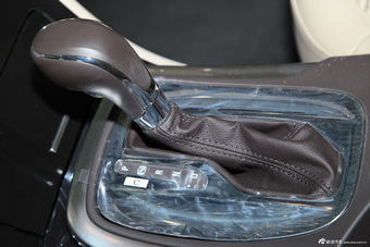 2014款君威2.0自动领先时尚型