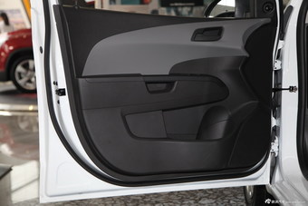 2014款爱唯欧三厢1.4L手动舒享版