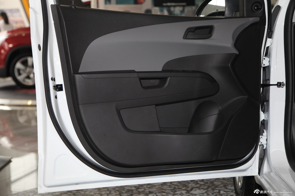 2014款爱唯欧三厢1.4L手动舒享版