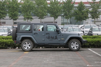 2014款牧马人2.8TD撒哈拉四门版