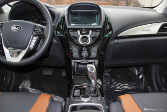 2015款比亚迪秦1.5T自动双冠旗舰Plus版