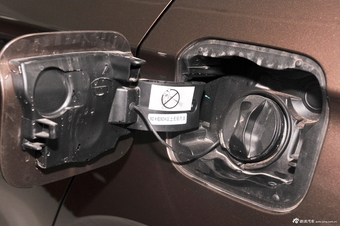 2013款东风标致301 1.6L自动豪华版