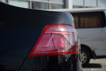 2016款奔腾B90 1.8T自动尊贵型十周年纪念版