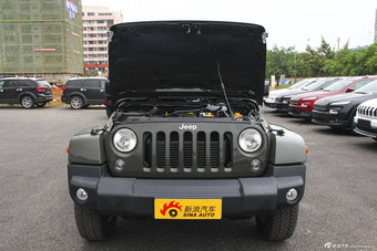 2015款牧马人2.8TD自动四门舒享版Sahara