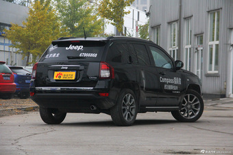 2014款指南者改款2.4L四驱豪华导航版