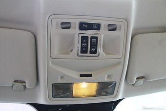 2015款捷豹XJL 2.0T两驱典雅商务版