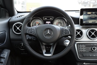 2016款奔驰CLA级 CLA200 1.6T自动动感型