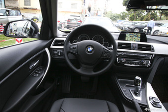 2016款宝马3系 2.0T自动320Li时尚型