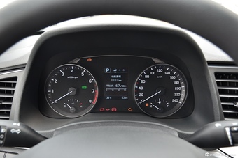 2016款领动 1.6L自动智炫精英型