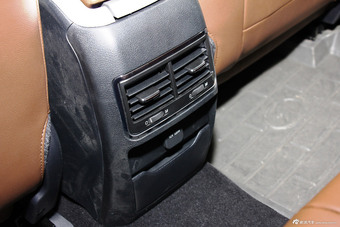 2014款奔腾B90 1.8T自动豪华型到店实拍