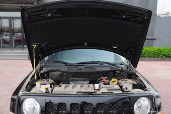 2014款自由客2.0L运动增强版图片