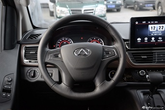 2016款上汽大通G10 2.0T自动旗舰版