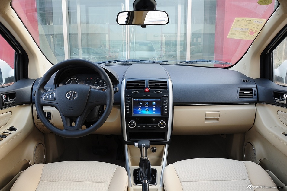 2015款绅宝D20两厢1.5L自动乐享版