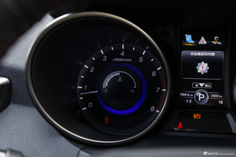 2014款长安CS75 1.8T自动精英型国5