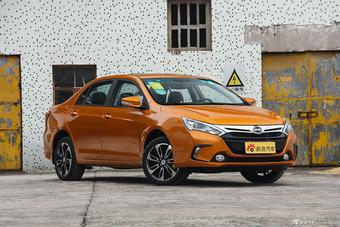 2015款比亚迪秦1.5T自动双冠旗舰Plus版