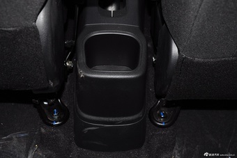 2014款奔奔1.4L自动尊贵天窗型