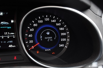 2015款全新胜达2.4L自动两驱GLS