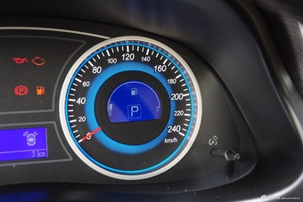 2015款吉利EC8 2.0L自动精英型