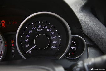 2012款讴歌ZDX 3.7L自动标准版