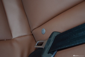 2016款奔腾B90 1.8T自动尊贵型十周年纪念版